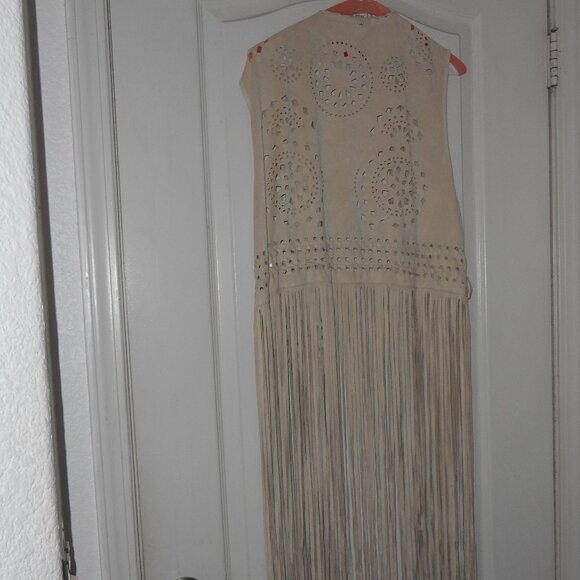 WESTERN BOHO STYLE TAN FAUX SUEDE LEATHER FRINGE EYELET VEST PYRAMID COLLECTION - Picture 6 of 13